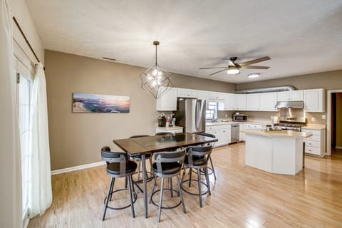 2 Mi to Arts & Design District: Retreat w/ Yard House in Carmel