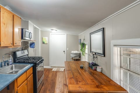 5 Mi to Sardis Lake! Relaxed Stay Near Outdoor Fun House in Sardis Lake