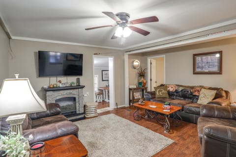 5 Mi to Sardis Lake! Relaxed Stay Near Outdoor Fun House in Sardis Lake