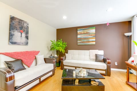 8 Mi to Detroit Zoo: Family Home w/ Game Room House in Warren