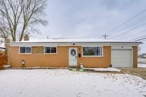 8 Mi to Detroit Zoo: Family Home w/ Game Room House in Warren