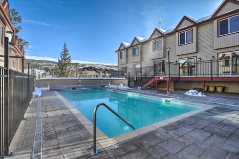 Walk to Ski Shuttle! Ideal Winter Park Base Camp Apartment in Fraser