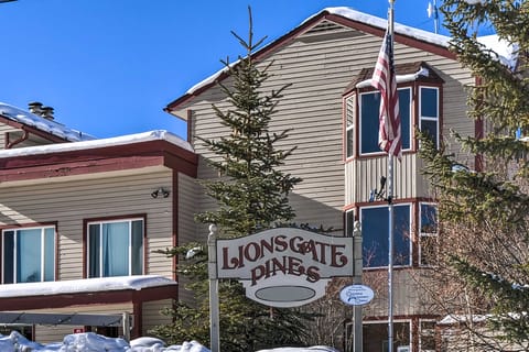 Walk to Ski Shuttle! Ideal Winter Park Base Camp Apartment in Fraser