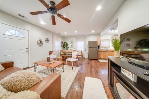 Walk to GOTL strip! Family cottage w/laundry House in Geneva-on-the-Lake