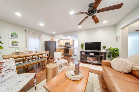 Walk to GOTL strip! Family cottage w/laundry House in Geneva-on-the-Lake