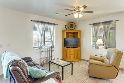 Mtn-View Casita w/ Rooftop Deck & Patio in Yuma! Apartment in Fortuna Foothills