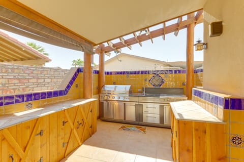 Mtn-View Casita w/ Rooftop Deck & Patio in Yuma! Apartment in Fortuna Foothills