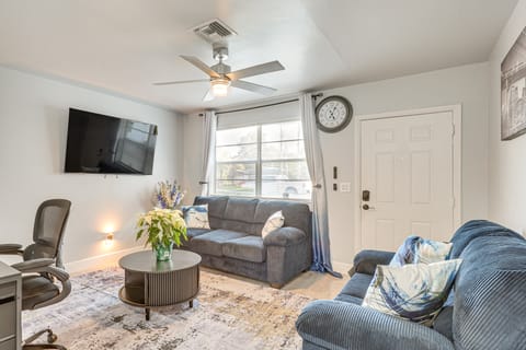 3 Mi to Port Everglades: Modern Getaway w/ Yard Apartment in Dania Beach