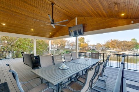 Waterfront Family Getaway in Lake Ozark w/ Dock House in Village Four Seasons