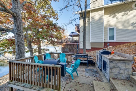 Waterfront Family Getaway in Lake Ozark w/ Dock House in Village Four Seasons