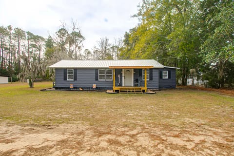 3 Mi to Historic Dtwn Waycross: Pet-Friendly Home House in Waycross