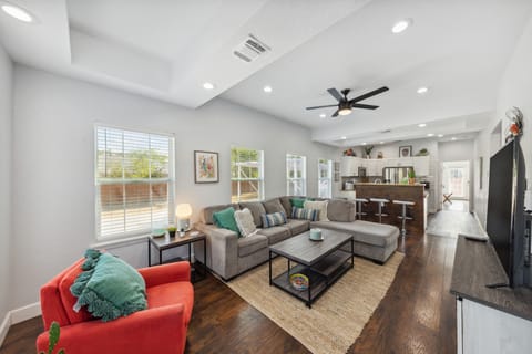 Walk to Alamodome! Stylish Home w/ Private Parking House in San Antonio