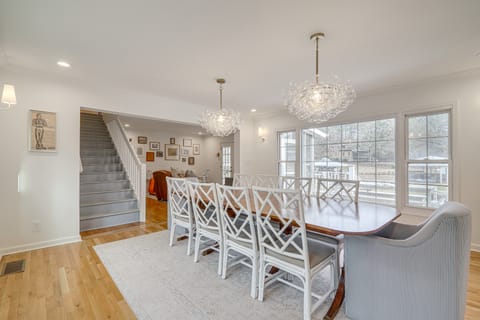 Quiet & Stylish Waterfront Gem w/ Dock in Eatonton House in Lake Sinclair