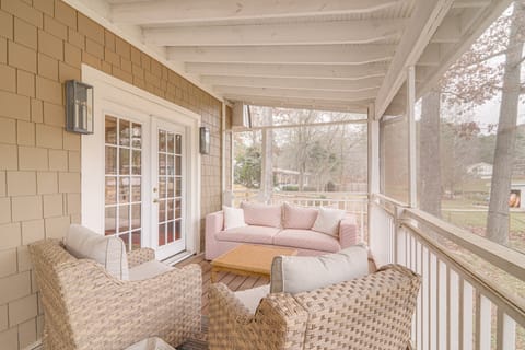 Quiet & Stylish Waterfront Gem w/ Dock in Eatonton House in Lake Sinclair