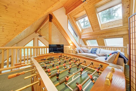 19 Mi to Slopes at Crystal Mtn: Getaway w/ Hot Tub House in King County