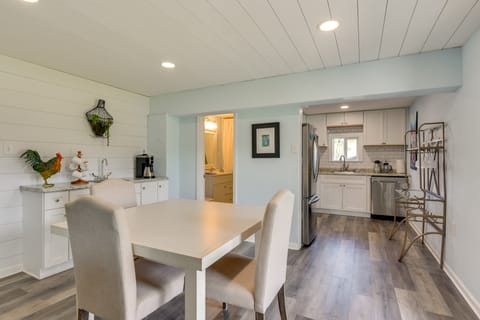 Steps to Sea! Okaloosa Island Gem w/ Outdoor Oasis Apartment in Okaloosa Island