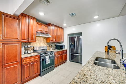 Near Six Flags & SeaWorld: San Antonio Family Home House in San Antonio