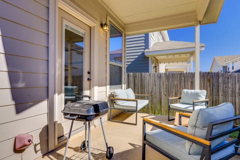 7 Mi to Lackland AFB: Family Home w/ Patio & Yard! Apartment in San Antonio