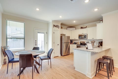 7 Mi to Lackland AFB: Family Home w/ Patio & Yard! Apartment in San Antonio