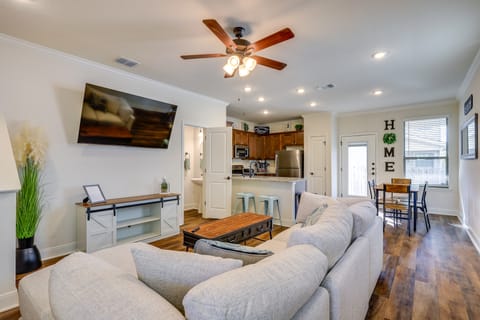 Shop, Dine & Explore: San Antonio Family Retreat! Apartment in San Antonio