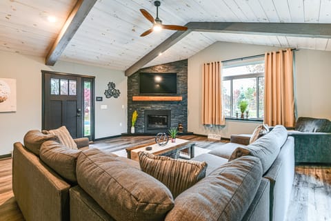 3 Mi to Sand Valley: Golf Retreat By the Beach! House in Wisconsin