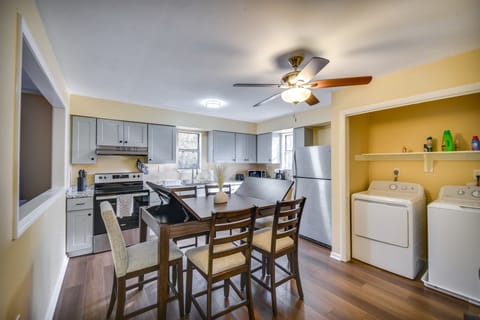 < 1 Mi to Beach! Quaint Norfolk Duplex w/ Yard Apartment in Norfolk