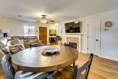 5 Mi to Univ of Arkansas: Cozy Townhome w/ Deck Apartment in Johnson