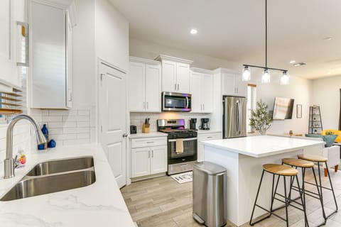 4 Mi to NRG Stadium: Dog-Friendly World Cup Stay! House in Houston