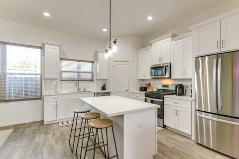 4 Mi to NRG Stadium: Dog-Friendly World Cup Stay! House in Houston