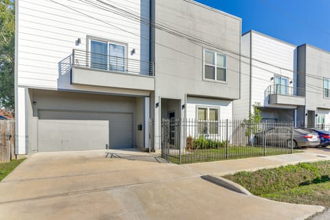 4 Mi to NRG Stadium: Dog-Friendly World Cup Stay! House in Houston