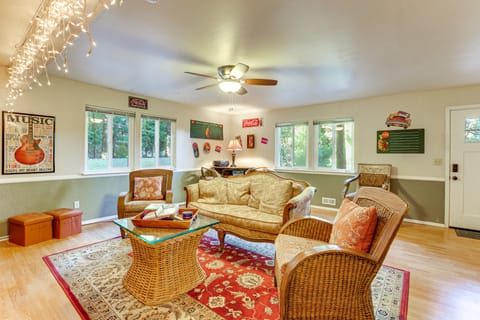 Quiet Home < 1 Mi to Lake Gregory & Dtwn Crestline House in Crestline