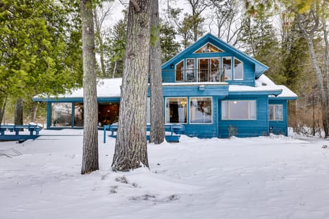 ~ 4,000 Sq Ft Cabin on Glen Lake: Deck & Views! House in Glen Lake