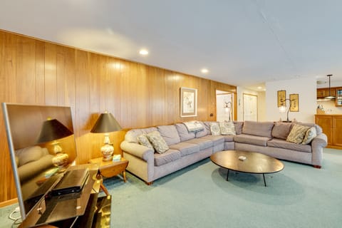 ~ 4,000 Sq Ft Cabin on Glen Lake: Deck & Views! House in Glen Lake