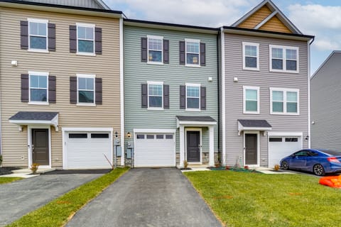 9 Mi to Harpers Ferry: Outdoor Escape w/ Fire Pit Apartment in Charles Town