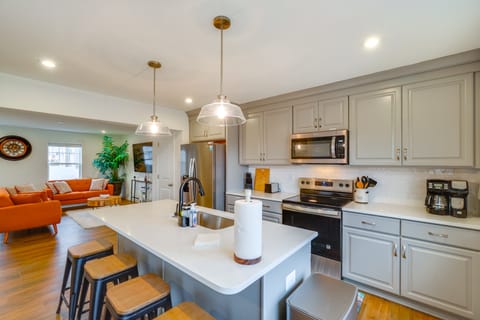 9 Mi to Harpers Ferry: Outdoor Escape w/ Fire Pit Apartment in Charles Town