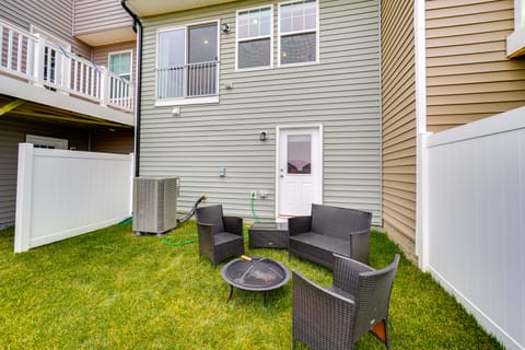 9 Mi to Harpers Ferry: Outdoor Escape w/ Fire Pit Apartment in Charles Town