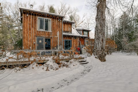 Family Cabin Near Bellayre & Plattekill Mtns! House in Capital District, NY, USA