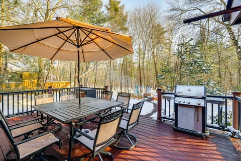 Lake Naomi Luxury Home w/ Stream Pool & Fire Pit House in Pocono Pines