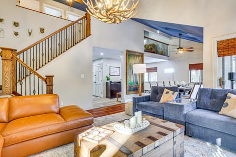 Lake Naomi Luxury Home w/ Stream Pool & Fire Pit House in Pocono Pines