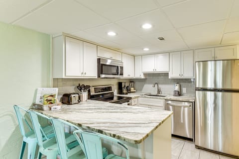 Walk to Shore + Restaurants: Resort Retreat in PCB Apartment in Lower Grand Lagoon