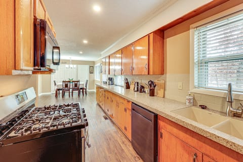 4 Mi to Little Rock River Market! Family Getaway House in Little Rock