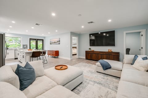 2 Mi to Beach Park: Luxe Bonita Springs Getaway House in North Naples