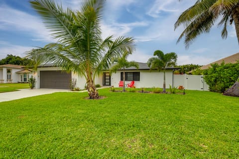 2 Mi to Beach Park: Luxe Bonita Springs Getaway House in North Naples