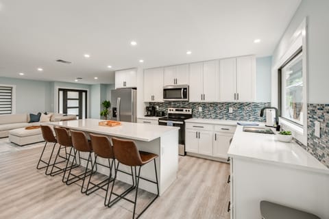 2 Mi to Beach Park: Luxe Bonita Springs Getaway House in North Naples