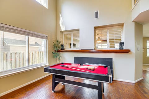 Near Trails, Shops & Eats: Spring Home w/ Pool House in The Woodlands