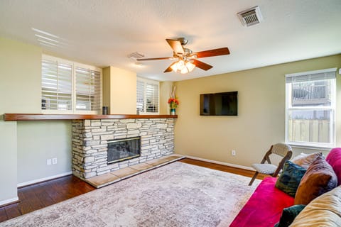 Near Trails, Shops & Eats: Spring Home w/ Pool House in The Woodlands