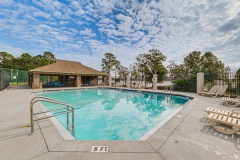 Pool Access, 7 Mi to Disney: Family Getaway! House in Four Corners