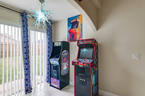 Pool Access, 7 Mi to Disney: Family Getaway! House in Four Corners