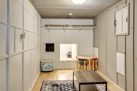 Stroll to Shore: Retreat w/ Balcony in Gold Beach House in Gold Beach