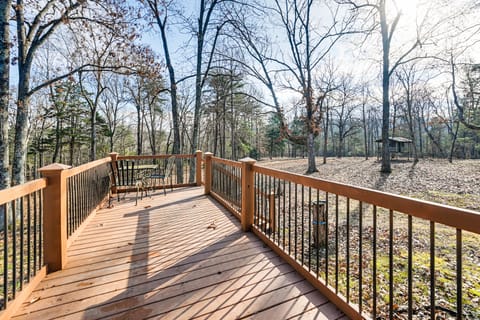 Spacious Retreat w/ Deck: 14 Mi to Nolin Lake! House in Kentucky